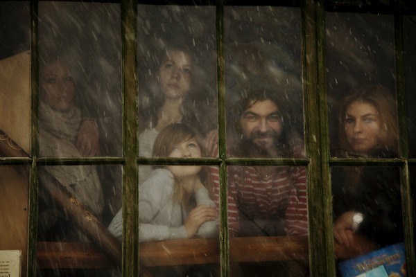 780_Wagenburg5-Father and his daughters-600x400