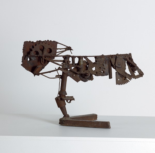 392_Homage to Otto Lilienthal 1957 Iron 19X47X32 cm-600x592