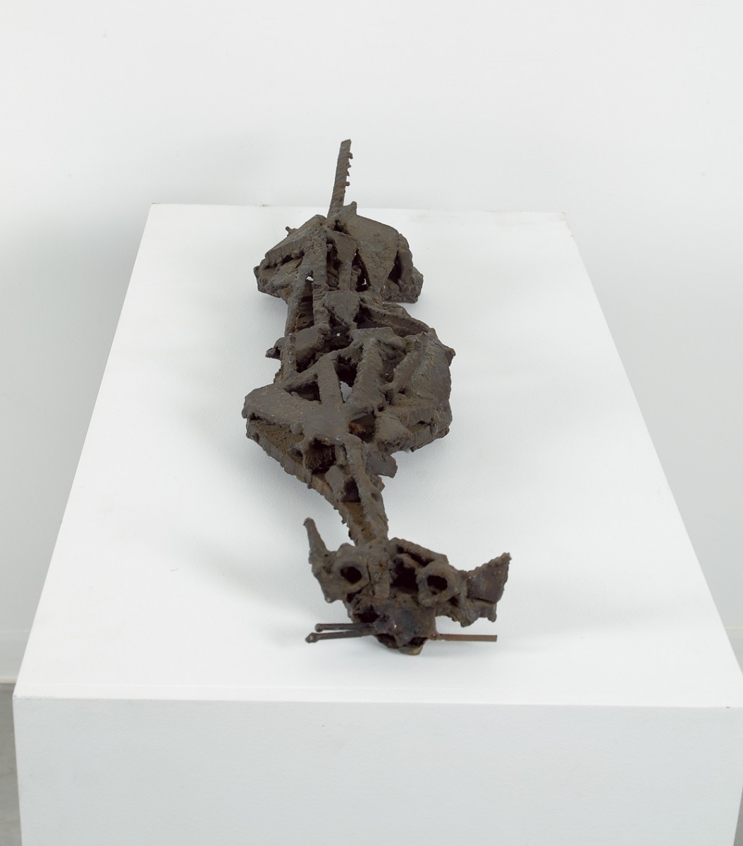 Cat 1957 Iron 16X84.5X8 cm